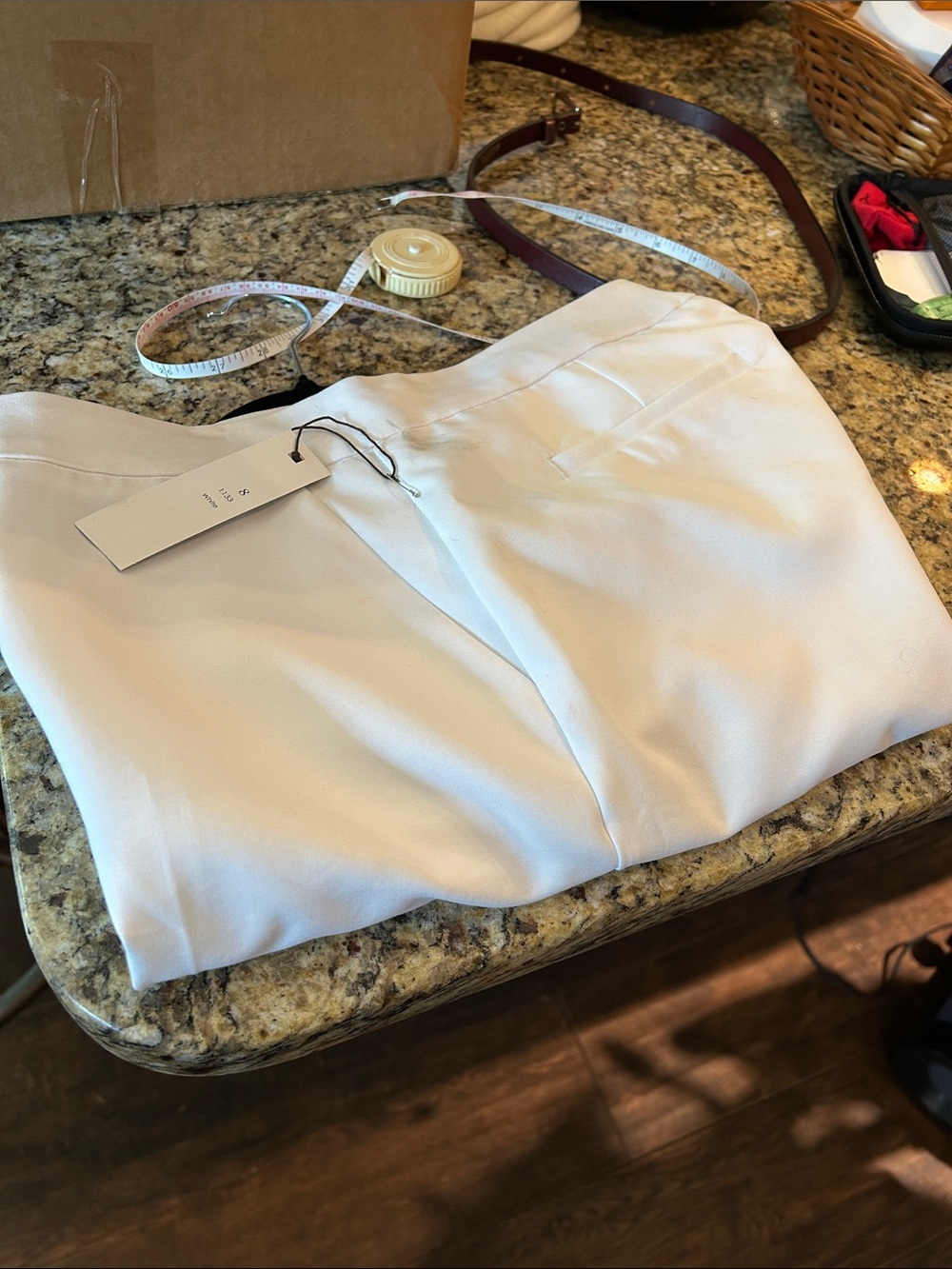 NWT Crosby Sz 8 White Tailored Shorts - Classic Clean Look - Picture 4 of 5